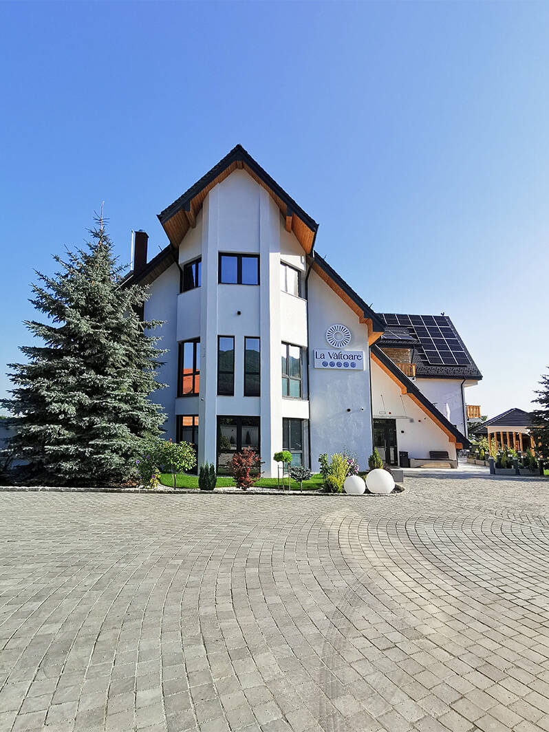 Exteriorul pensiunii La Vâltoare în Mărginimea Sibiului
