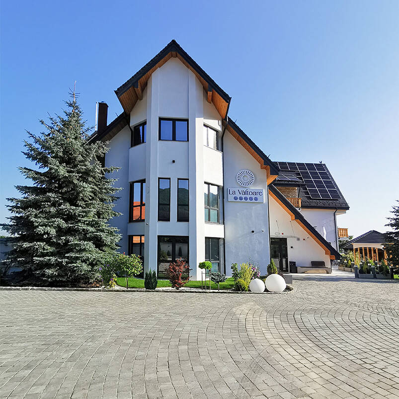 Exteriorul pensiunii La Vâltoare în Mărginimea Sibiului