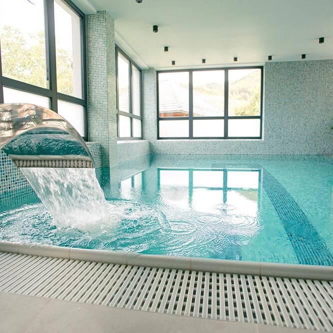 Piscina interoara incalzita La Valtoare